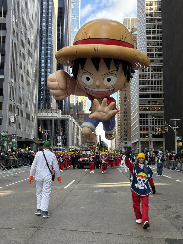 🎈Монки Д. Луффи вновь взмыл в воздух на 99-м Параде в честь Дня благодарения!