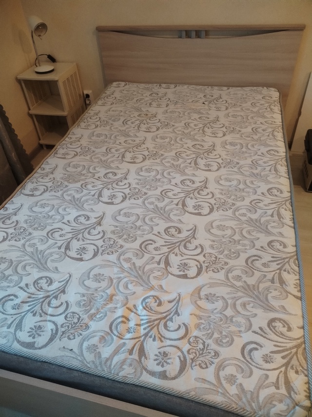 Продается кровать с матрасом 120*2000- цена 3500.