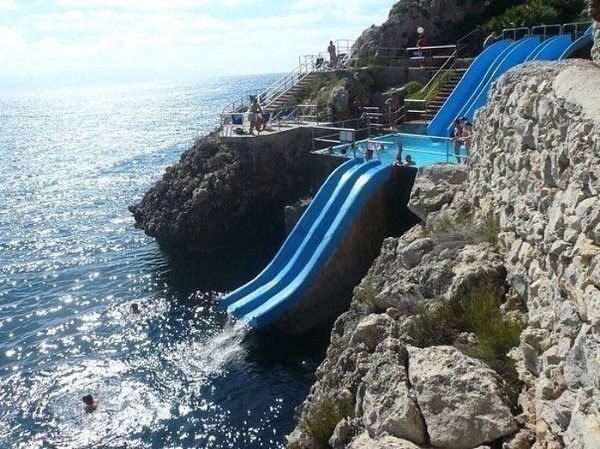 Водная горка в Сицилии, Италия.