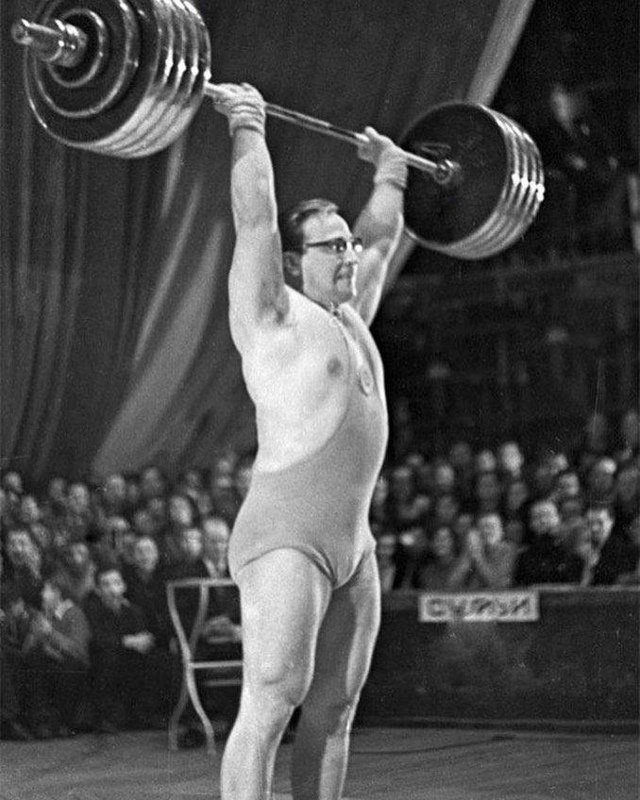 Совeтский тяжелоатлет Юрий Власов, 1962 гoд