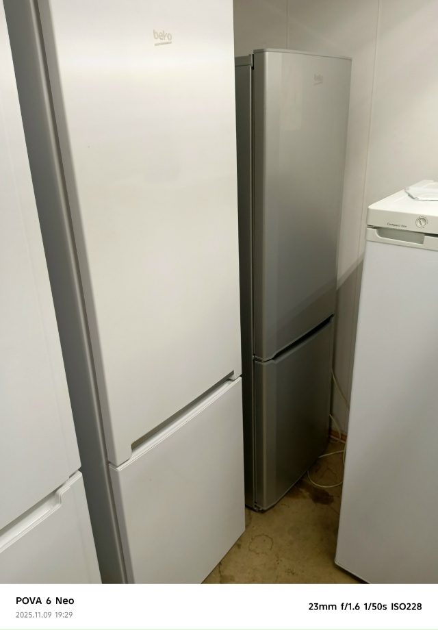 Продажа холодильников.и морозильная камери в исправн?...