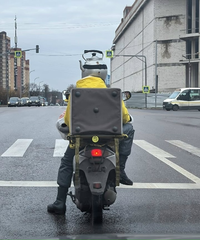 Оригинальный подход к выбору шлема 😁