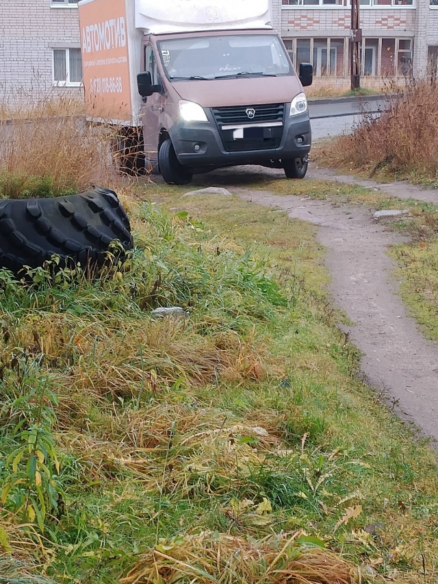 Это вообще нормально?, Пиндуши и не первая машина, кото?...