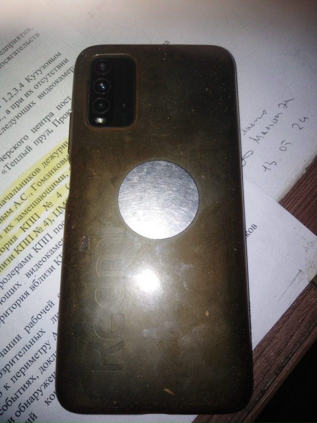 Найден телефон на стоянке 172 корпуса обращаться на вах?...