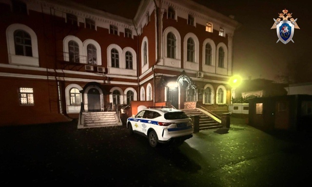 Ударил сотрудника ДПС кулаком по голове.
На улице Соб...