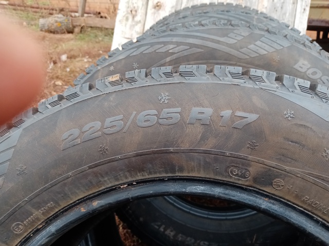 Продам зимние шины 225/65/R17
В хорошем состоянии без порез...