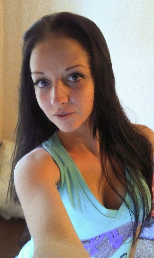 Меня зовут Наталья... Разведена. Можно тебе написать се?...