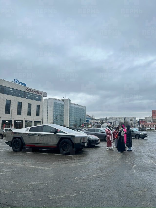 Пермский Дед Мороз сменил сани на кибертрак. Говорят, т...