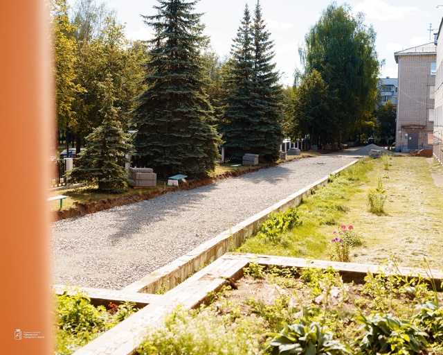 На территории больничного городка продолжается ремон?...