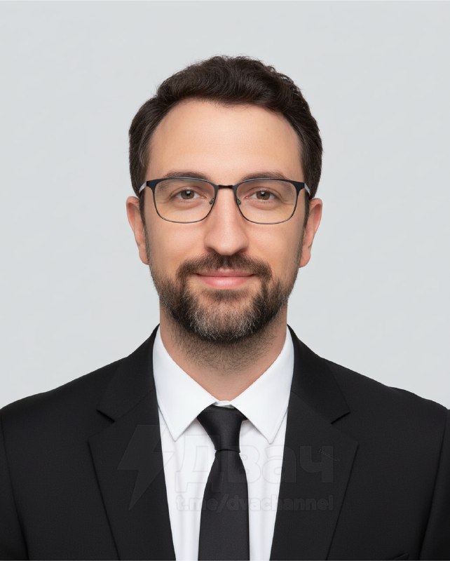 Фоткаемся на документы не выходя из дома: потребуется всего один промпт и пара минут.
Больше никаки