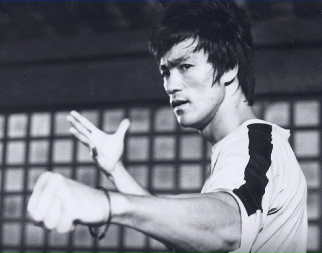 Самый быстрый удар в истории боевых искусств у Брюса Л?...