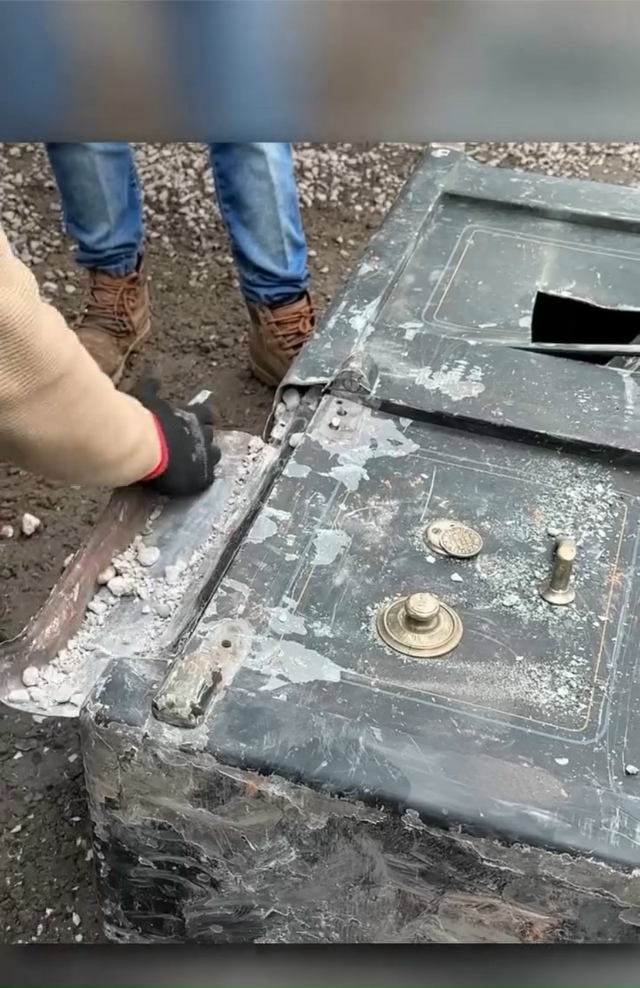 Вскрытие старого сейфа