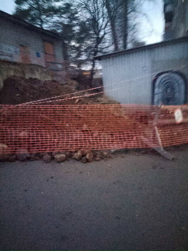 Машиностроителей 19,около весны, может кто знает что пр?...