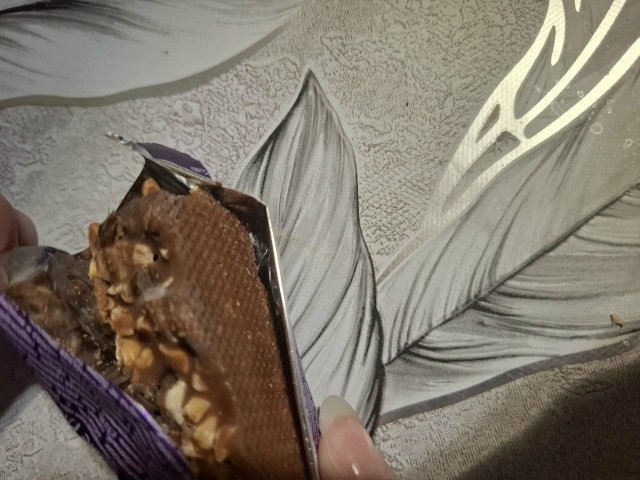 Купили конфеты в Магните на площади. В конфетах была пл...