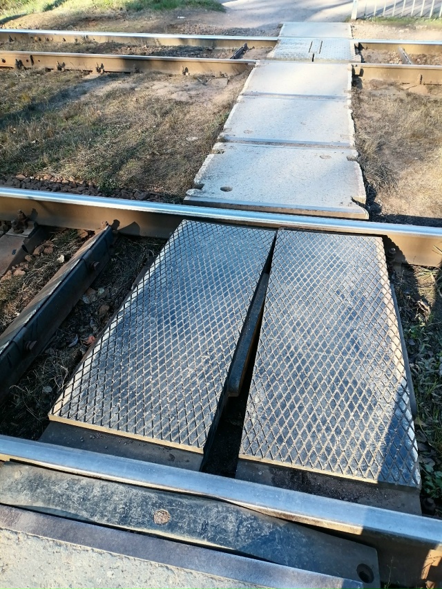 Пешеходные переходы через ж/д в районе платформы Стары...