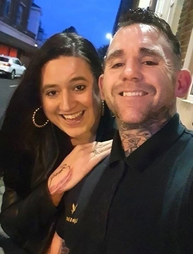 Мужик сделал тату с неудачным фото жены...Больше его ни?...