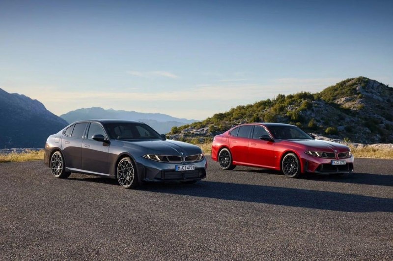 BMW представила новое поколение 3-й серии.
Топовая M350 xDrive получила 437 л.с., разгон до 96 км/