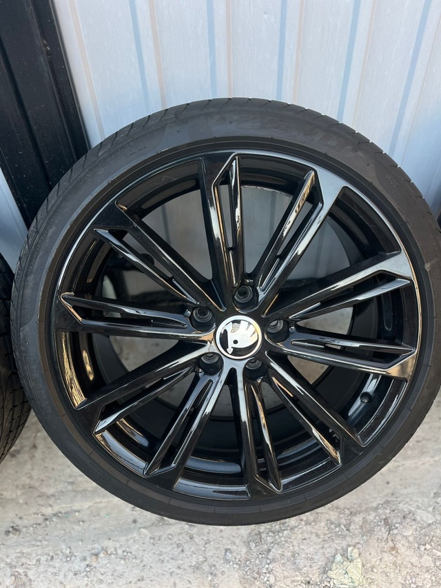 Продаются диски с резиной R17-4/100
R18-5/112
+79786163119
По всем во...