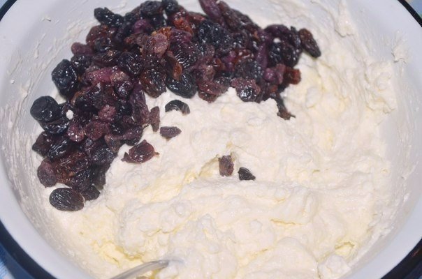 СЛОЕНКИ С ТВОРОЖНОЙ НАЧИНКОЙ И ИЗЮМОМ