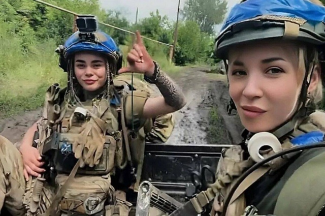 😳 Две девушки из ВСУ попали в плен под Курском
Две дев...
