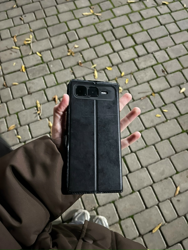 Нашли телефон на лавочке около ивушки (фонтан)
Кто пот?...