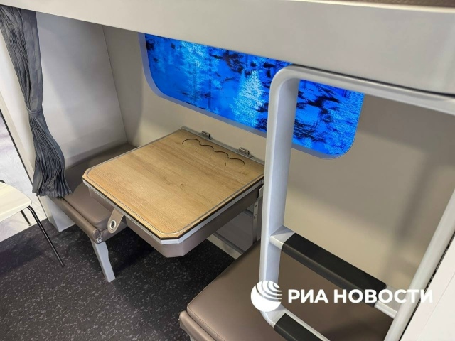 🚝 РЖД показала новые плацкартные вагоны с длинными по...