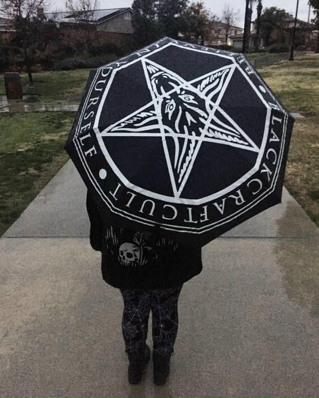 Готично жить нe 3aпрeтишь.