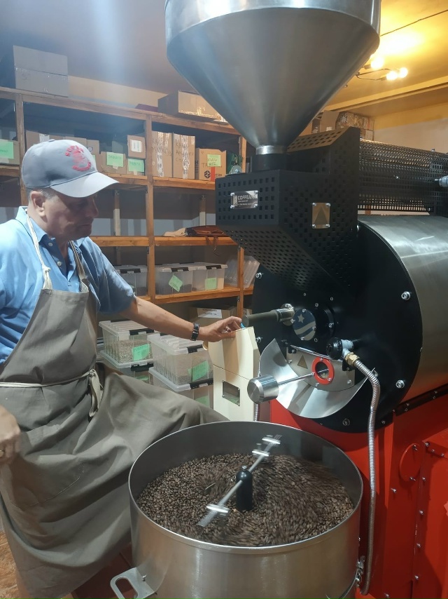 Ищем менеджера по работе с клиентами в магазин-ростери...