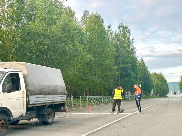 В Мончегорске обновляют дорожную разметку
В городе тр...