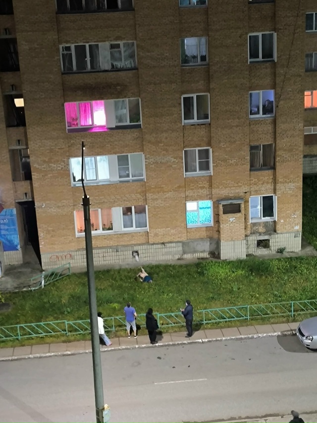 В Чепецке мужчина разбился насмерть с третьей попытки ...