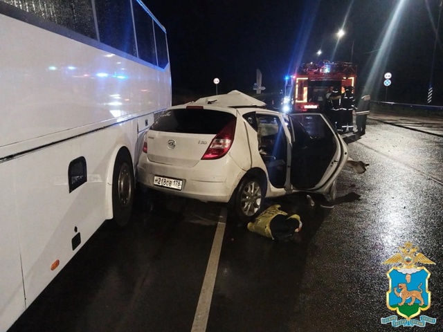 🔴 Три человека погибли при столкновении автобуса и ле...