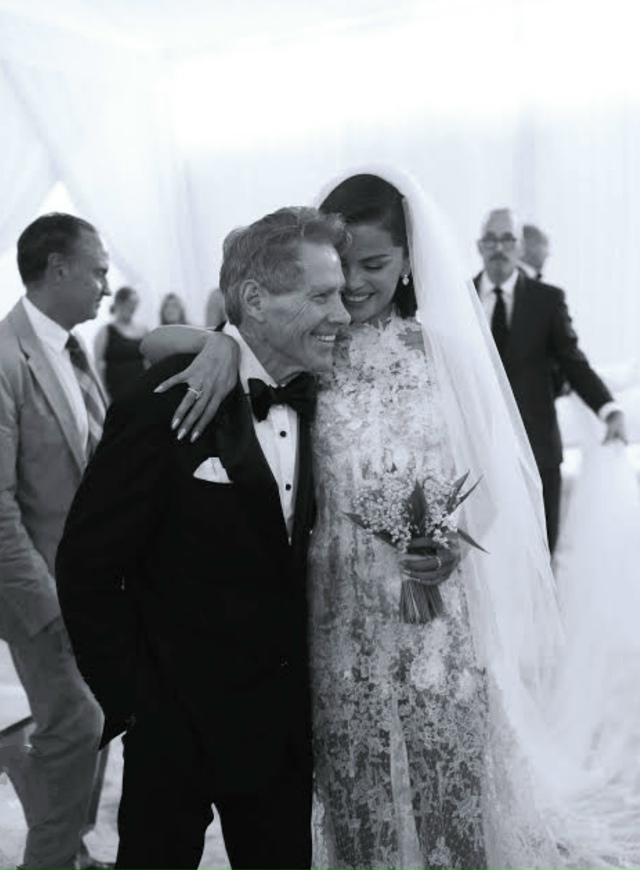 27.09.2025 певица Селена Гомес вышла замуж 💎💍
«Влюбленны...