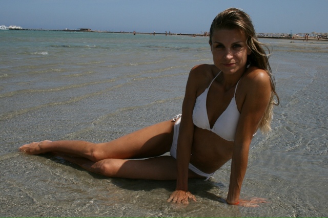 Мне сейчас не хватает мужчины. Может есть свободный дл?...