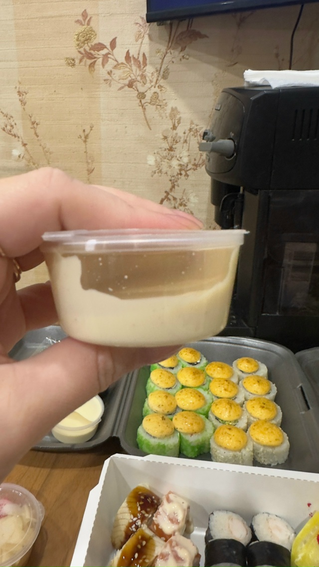 🗣️ Вопиющий случай в сервисе доставки роллов, точнее ...