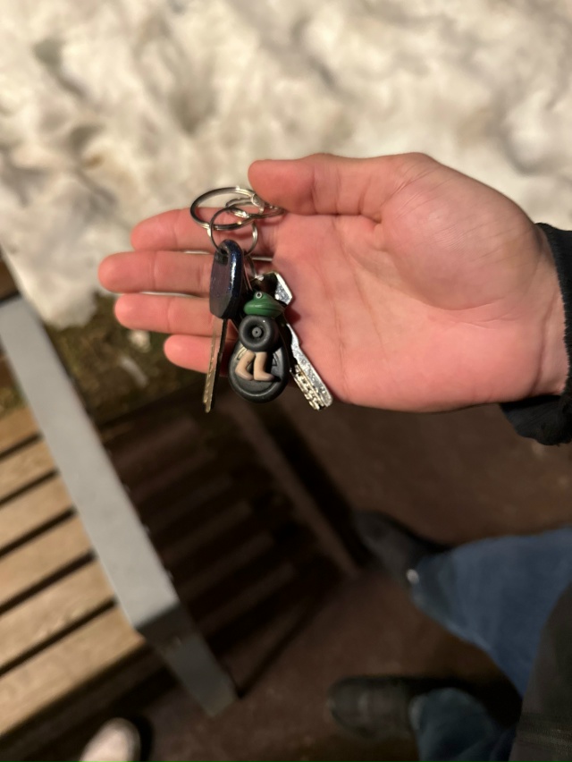 Нашли ключи, писать в лс