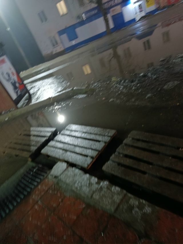 Ленинградская 9 Дикси
Рядом школа, магазины, дет садик ?...