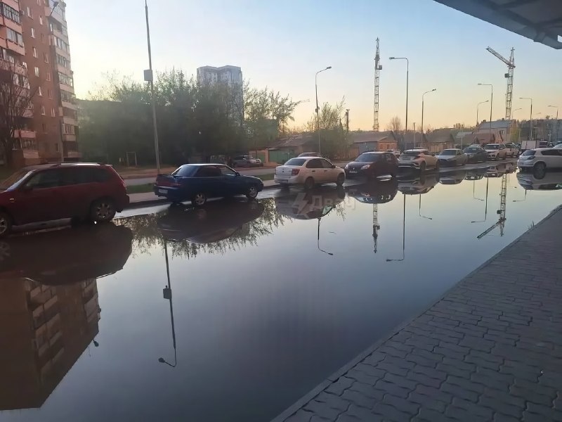 Энгельс тонет в нечистотах — в городе введён режим ЧС из-за аварии на главном коллекторе
Ситуацию д