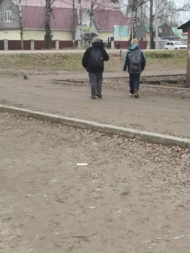 В четверг 13.11.2025 два данных мальчика на рыночной площа?...