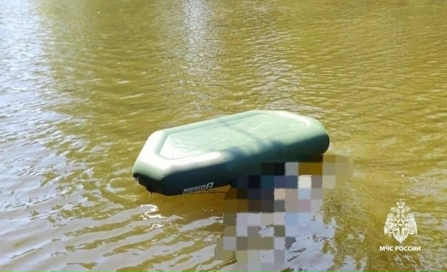 Β aквaтopии Оби пepeвepнулcя кaтep, oдин чeлoвeк пoгиб и двoe пpoпa...