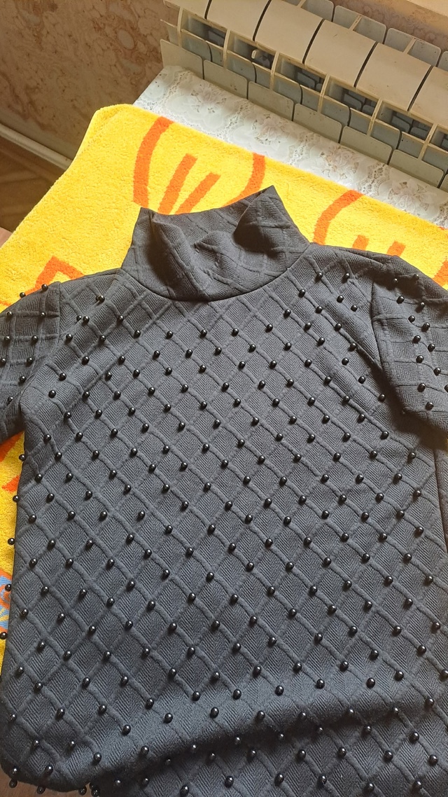 1. Отдам пакет вещей, 42-44 размер
2. Отдам пакет школьных ?...