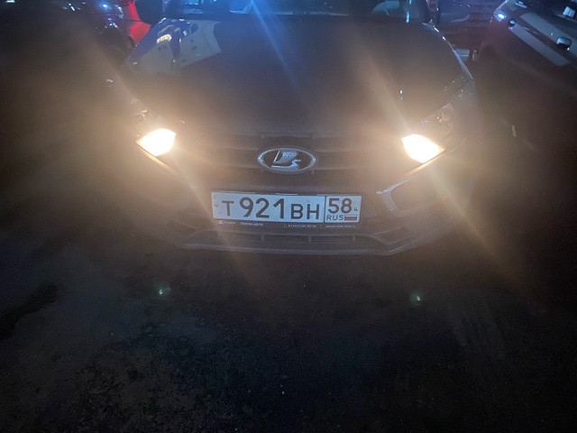 Светлая 11 горят габариты