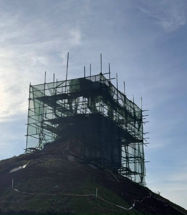 😯В Уфе сняли верхнюю часть памятника Салавату Юлаеву ...