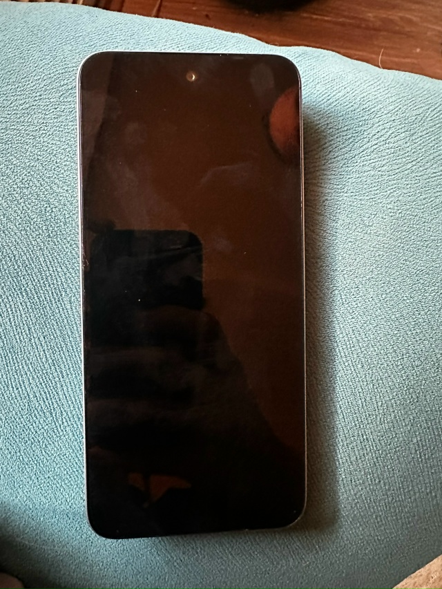 Найден телефон infinix ,и карта озон, кто потерял?
Подтвер?...