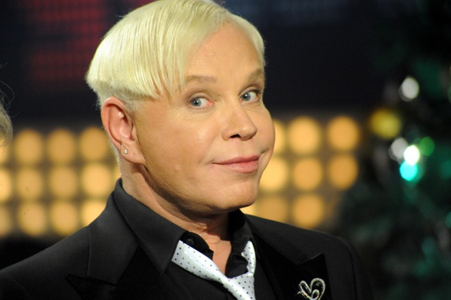 Раз уж вышла идея поставить памятник Б.Моисееву, то мож...