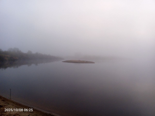 Ночная Асташиха.
Ночь. Туман. Фонарь. Деревня.
Одинока?...