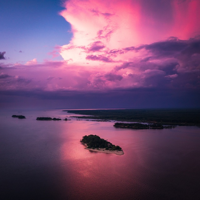 Безумной красоты закат на Рыбинском море ❤
📷 Алексан...