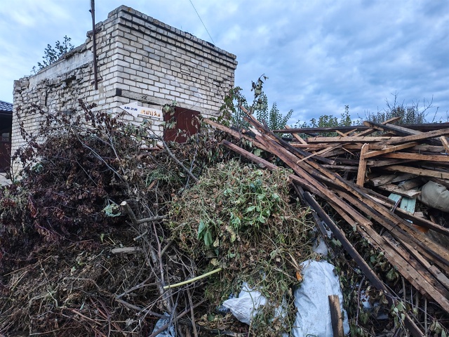 Обращаюсь к жителям поселка Красный Химик. На улице Ко?...