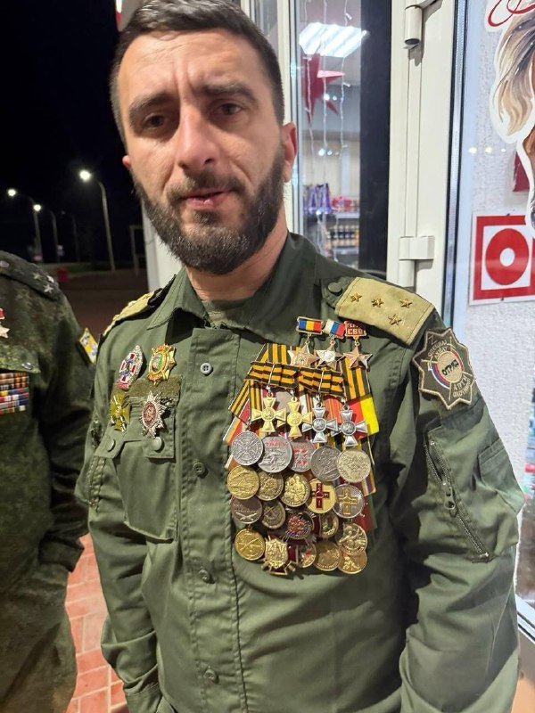 В Ростове-на-Дону поймали ветеранов со звездами героев и иконостасом на груди.
Член общественной п