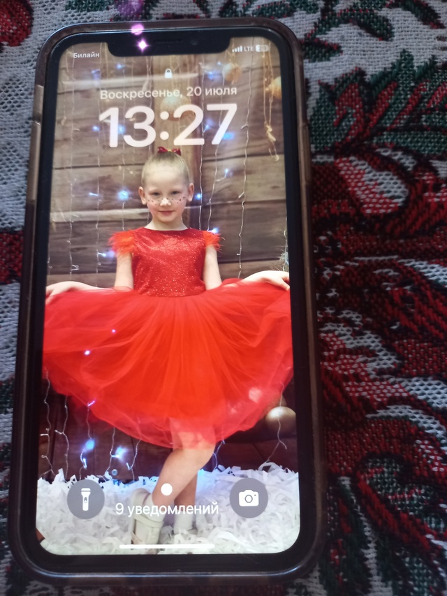 Найден телефон на детской площадке у ДК... Отдам хозяин?...