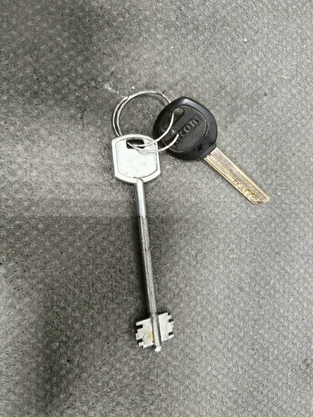 Найдены ключи на парковке Ляховича дом. 5 обращаться в ?...